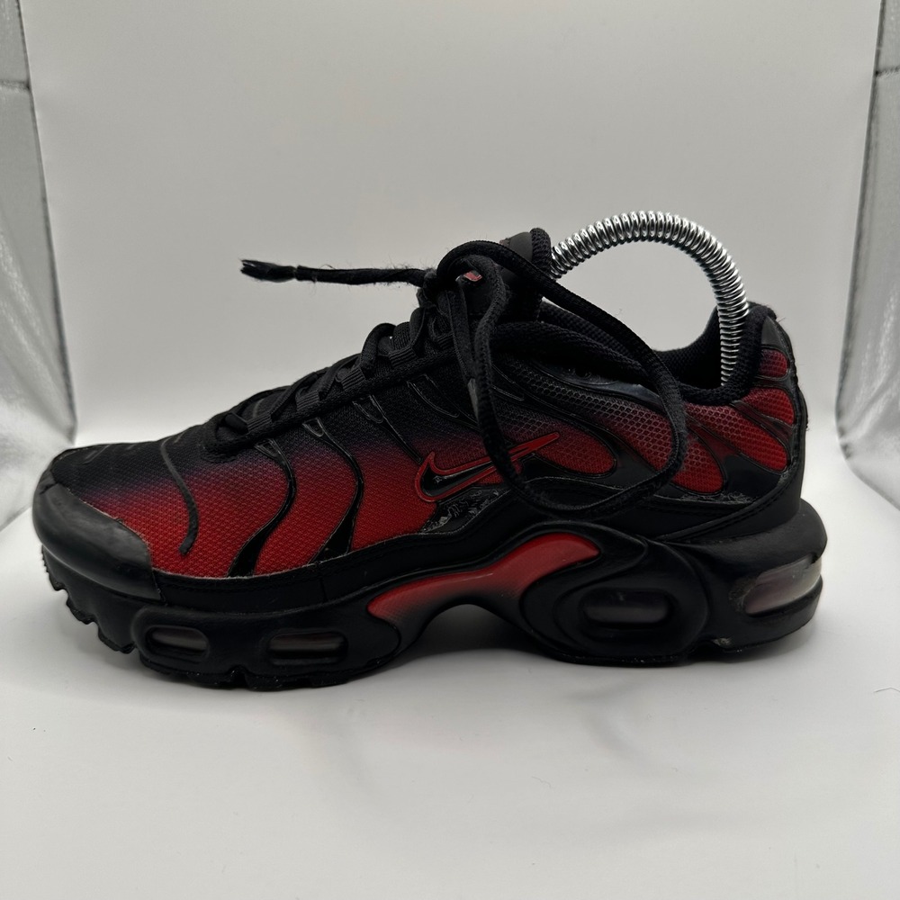 Nike Air Max Plus GS Kids 6Y Black Red FB8024-600 Good Gradient Tuned Air